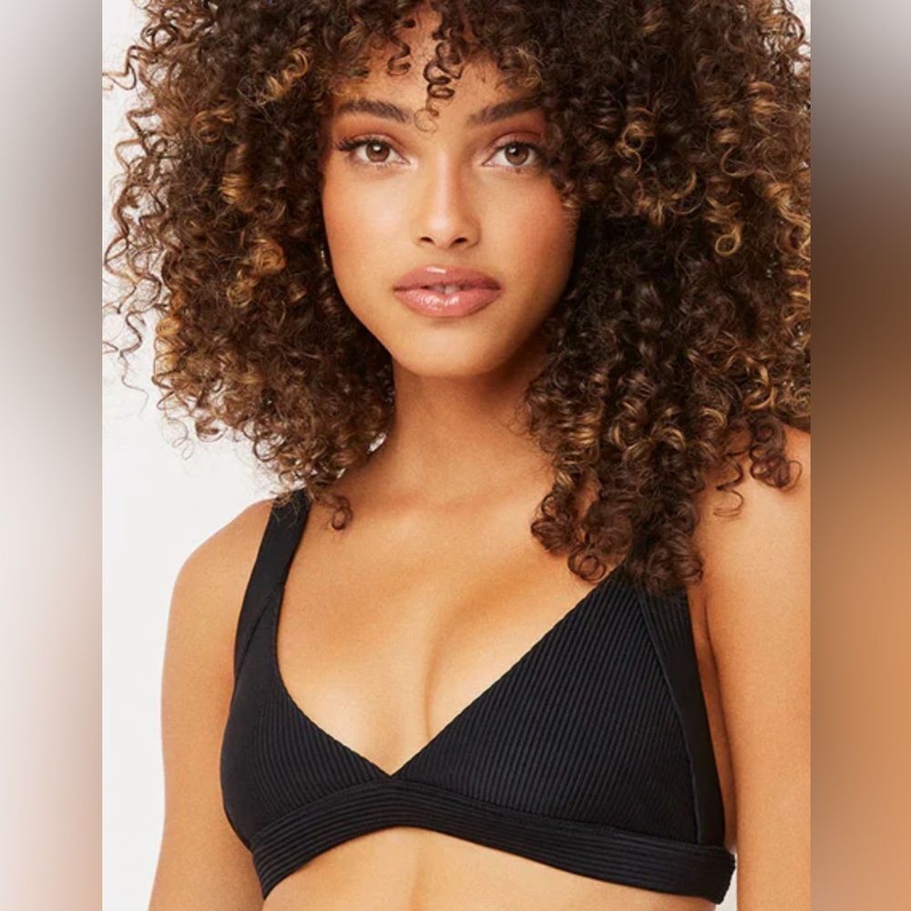 🖤 Frankies Bikinis Ribbed Triangle Bikini Top – Black, Size Small